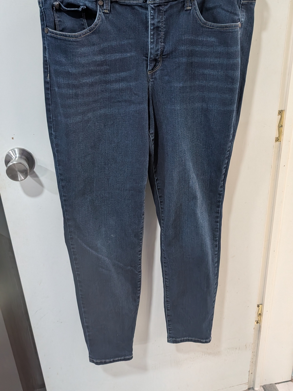 Code Bleu Skinny Jeans in Dark Blue Wash